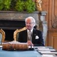 Le roi Carl XVI Gustaf de Suède annonçait officiellement la naissance de son petit-fils le prince Gabriel le 4 septembre 2017 devant le cabinet ministériel.