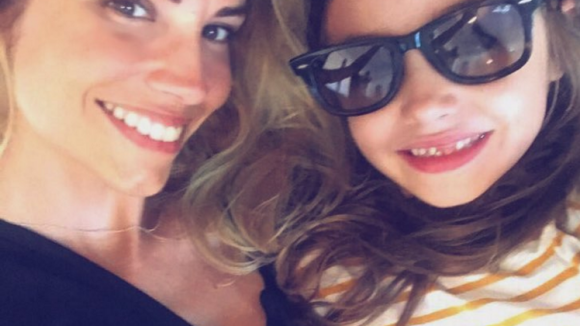 Alexandra Rosenfeld : Rentrée câline avec son adorable fille, Ava