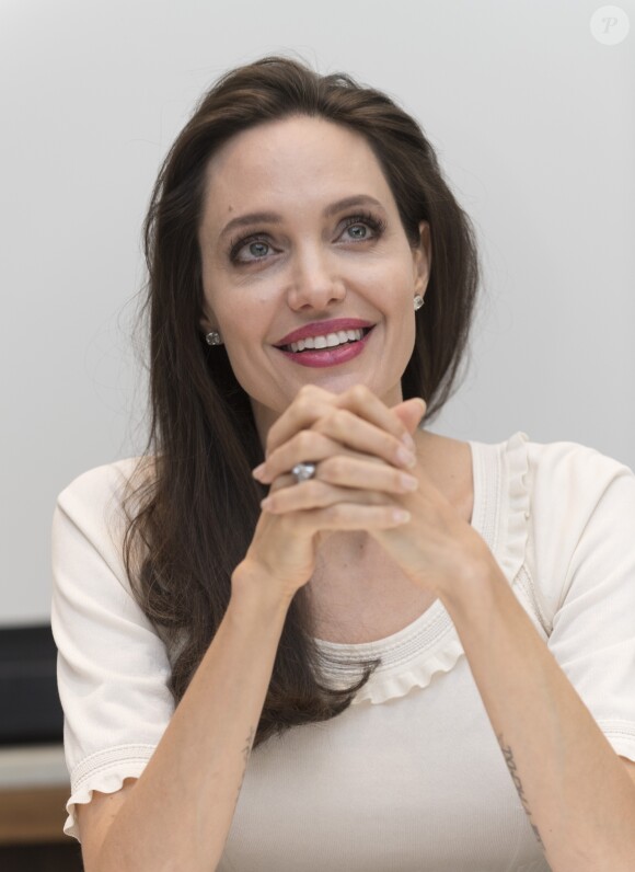 Angelina Jolie lors de la conférence de presse de son film "First They Killed My Father" à Beverly Hills le 27 aout 2017.