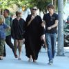 Exclusif - Angelina Jolie va déjeuner avec ses enfants Shiloh et Vivienne et leurs amis à Los Angeles le 27 aout 2017.