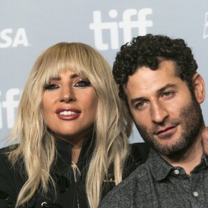 Lady Gaga et Chris Moukarbel lors de la conférence de presse de Gaga: Five Foot Two au Toronto International Film Festival 2017, Toronto, Ontario, le 8 septembre 20147.