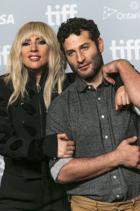 Lady Gaga et Chris Moukarbel lors de la conférence de presse de Gaga: Five Foot Two au Toronto International Film Festival 2017, Toronto, Ontario, le 8 septembre 20147.