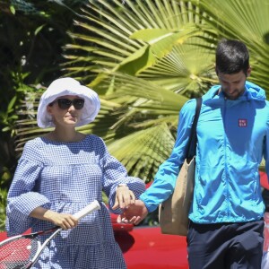 Exclusif - Le joueur de tennis Novak Djokovic s'entraîne sous les yeux de sa femme Jelena Ristic enceinte à Marbella en Espagne le 1er mai 2017.