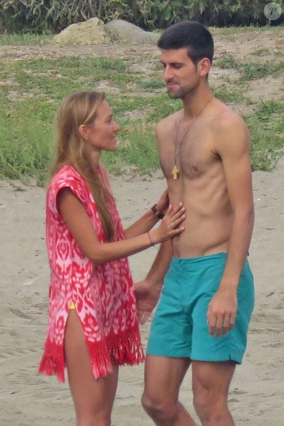 Semi-exclusive - Novak Djokovic, sa femme Jelena et leur fils Stefan en vacances à Marbella en Espagne le 20 octobre 2016.