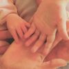 Novak Djokovic s'exprime pour la première fois depuis la naissance de sa fille Tara et publie une photo de mains, la siene, celle de sa femme Jelena, de son fils Stefan et de Tara. Instagram, le 9 septembre 2017.