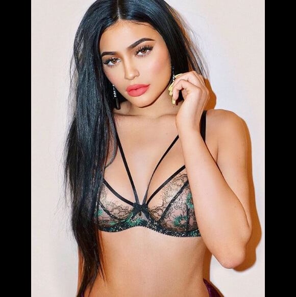 Kylie Jenner pose en soutien-gorge sur Instagram le 14 juin 2017.