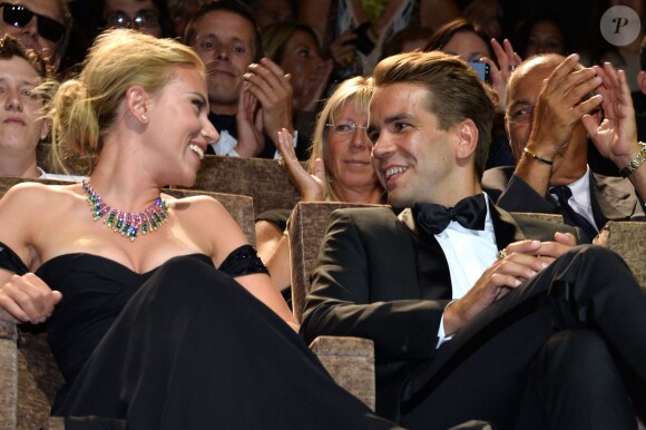 Scarlett Johansson et son Romain Dauriac lors du 70e Festival du Film de Venise, le 3 septembre 2013.