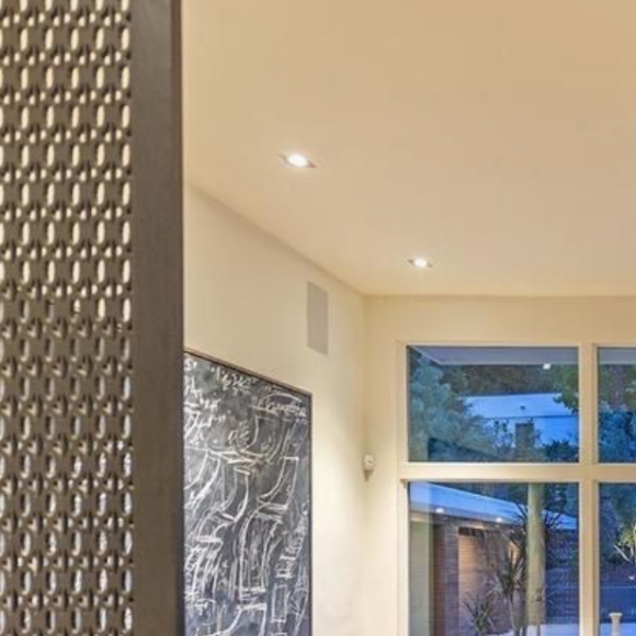 Cindy Crawford et Rande Gerber ont dépensé 12 millions de dollars pour s'offrir cette nouvelle propriété située à Beverly Hills. Septembre 2017.