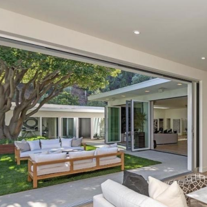 Cindy Crawford et Rande Gerber ont dépensé 12 millions de dollars pour s'offrir cette nouvelle propriété située à Beverly Hills. Septembre 2017.