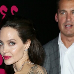 Angelina Jolie et Scott Stuber à la première du film "D'abord, ils ont tué mon père" à New York, le 14 septembre 2017