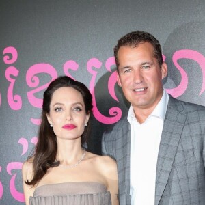 Angelina Jolie et Scott Stuber à la première du film "D'abord, ils ont tué mon père" à New York, le 14 septembre 2017