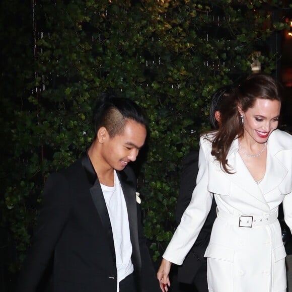 Angelina Jolie avec ses fils Maddox et Pax à la sortie de la projection "D'abord, ils ont tué mon père" à New York, le 14 septembre 2017