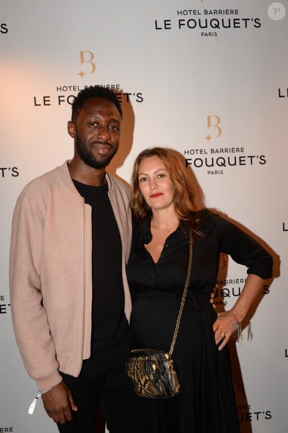 Thomas N'Gijol et sa compagne Karole Rocher enceinte de son 4ème enfant - Soirée d'inauguration de l'Hôtel Fouquet's Barrière à Paris le 14 septembre 2017. © Rachid Bellak/Bestimage