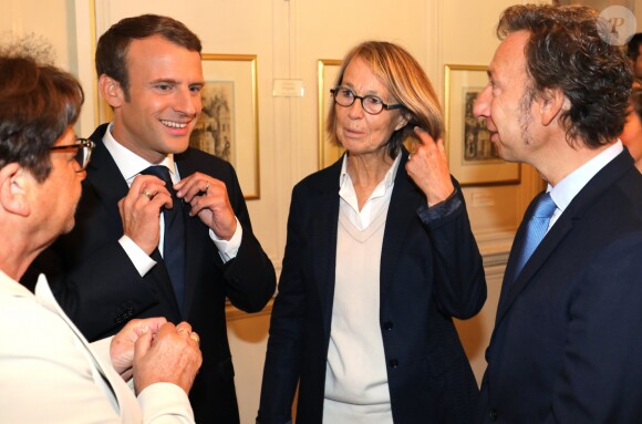 Emmanuel Macron et Françoise Nyssen - Le Président de la république française Emmanuel Macron visite le château de Monte-Cristo en compagnie de Stéphane Bern à Marly-le-Roi, France, le 16 septembre 2017. Emmanuel Macron confie une mission de préservation du patrimoine à Stéphane Bern. L'animateur de France 2 est chargé de lister les monuments et bâtiments en péril avant de proposer des pistes pour financer les rénovations. © Ludovic Marin/Pool/Bestimage