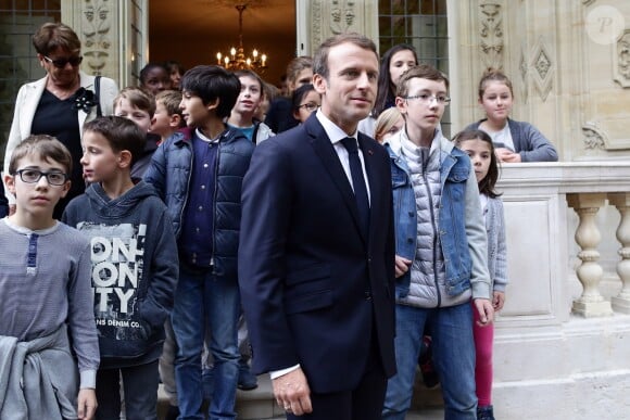 Le Président de la république française Emmanuel Macron visite le château de Monte-Cristo en compagnie de Stéphane Bern, Marly-le-Roi, France, le 15 septembre 2017. © Stéphane Lemouton/Bestimage