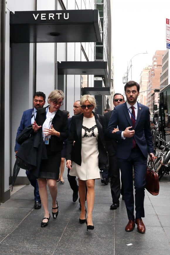 Tristan Bromet, chef de cabinet - Brigitte Macron quitte son hôtel à pied pour se rendre à l'assemblée générale des Nations Unies pour le discours du président de la république à New York le 19 septembre 2017. © Sébastien Valiela / Bestimage