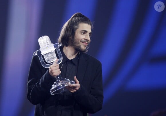 Le portuguais Salvador Sobral remporte la 62ème édition du concours de l'Eurovision 2017 au Centre d'exposition international à Kiev en Ukraine, le 14 mai 2017. © Serg Glovny/Zuma Press/Bestimage