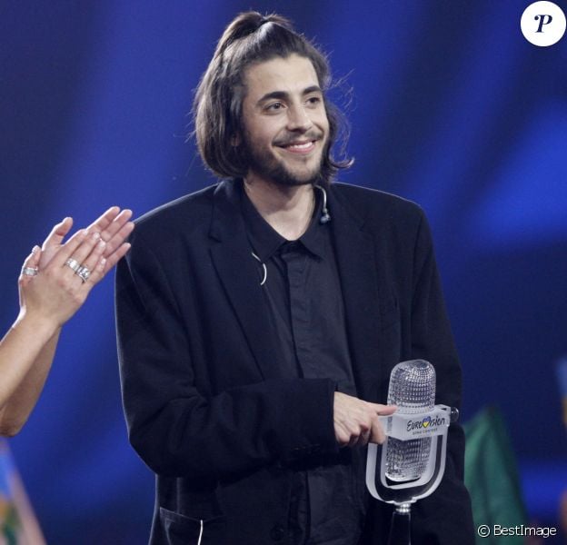 Le portuguais Salvador Sobral remporte la 62ème édition du concours de l'Eurovision 2017 au Centre d'exposition international à Kiev en Ukraine, le 14 mai 2017. © Serg Glovny/Zuma Press/Bestimage