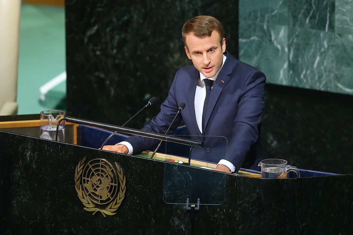Photo : Le président Emmanuel Macron intervient à la tribune de la ...