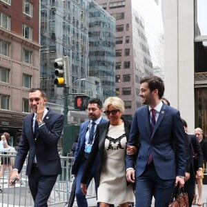 Pierre-Olivier Costa, directeur de cabinet, Tristan Bromet, chef de cabinet - Brigitte Macron quitte son hôtel à pied pour se rendre à l'assemblée générale des Nations Unies pour le discours du président de la république à New York le 19 septembre 2017. © Sébastien Valiela / Bestimage