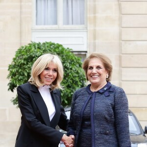 Brigitte Macron (Trogneux ) accueille Nadia Al Chami, la femme de Michel Aoun, et ses filles au palais de l'Elysée à Paris le 25 septembre 2017. © Stéphane Lemouton / Bestimage