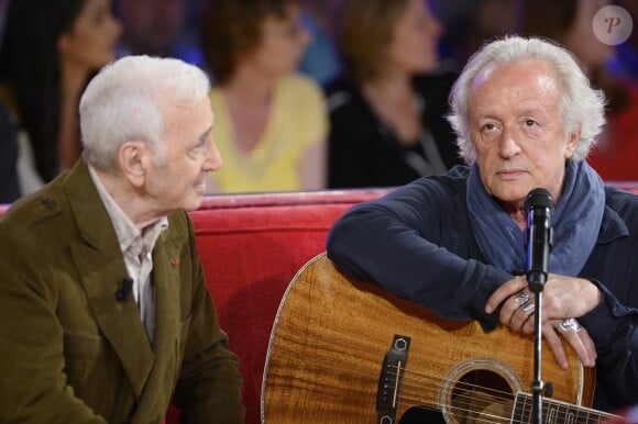 Charles Aznavour et Didier Barbelivien - Enregistrement de l'émission "Vivement Dimanche" à Paris le 27 mai 2015 .