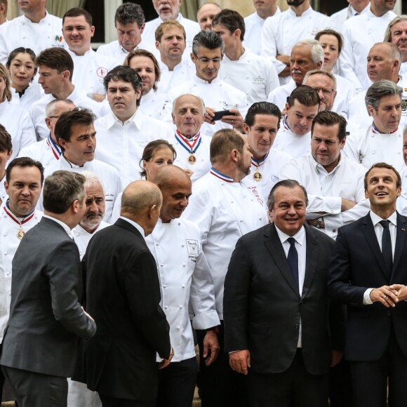 Olivier Ginon, Jean-Yves Le Drian, ministre des affaires étrangères, Gérard Collomb, ministre de l'Intérieur, Guillaume Gomez, chef du palais de l'Elysée , Alain Ducasse, Joël Robuchon, Anne-Sophie Pic, Guy Savoy, Marc Veyrat, Ghislaine Arabian, Yannick Alleno, Dominique Crenn, Claire Heitzler, Jérôme Bocuse - 180 chefs étoilés reçus au palais de l'Elysée pour le Déjeuner des grands chefs à Paris, le 27 septembre 2017, pour promouvoir la cuisine française. © Hamilton/Pool/Bestimage