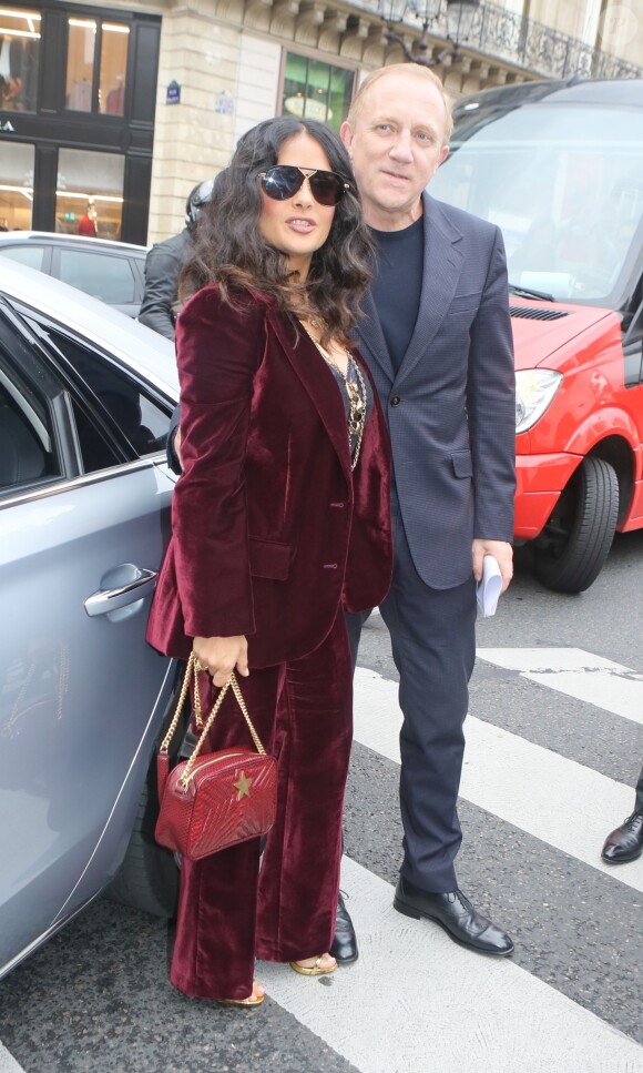 Salma Hayek et son mari François-Henri Pinault arrivent au défilé Stella McCartney prêt-à-porter Printemps/Eté 2018 à l'Opéra Garnier à Paris, France, le 2 octobre 2017. © CVS-Veeren/Bestimage