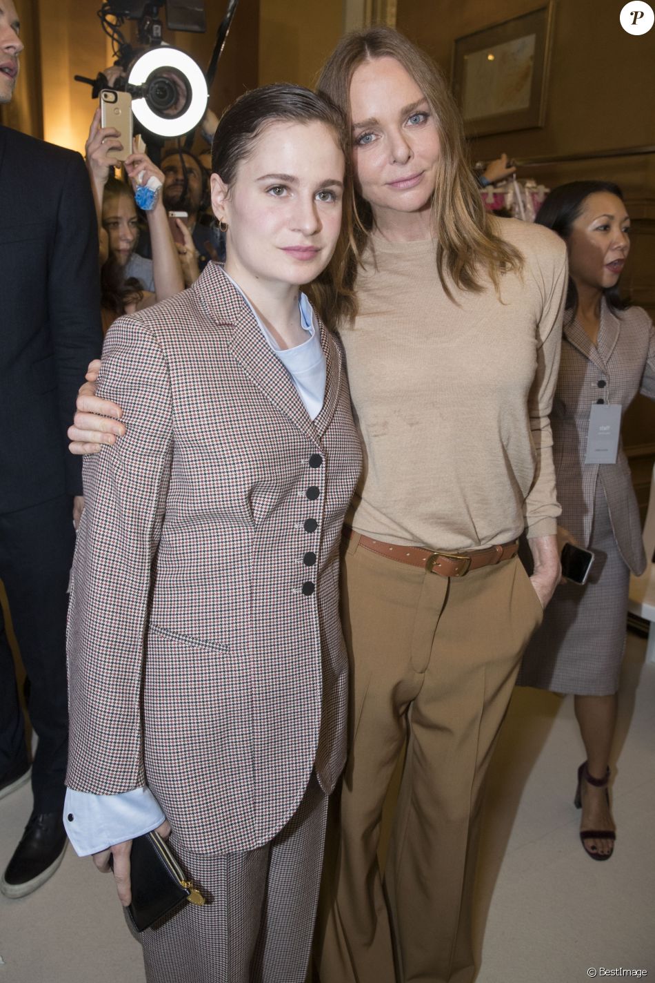 Qui Est La Compagne De Christine And The Queens Héloïse Letissier (Christine And the Queens) et Stella McCartney