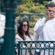 Kourtney Kardashian et son compagnon Younes Bendjima passent la journée au parc Disneyland Paris le 28 septembre 2017.