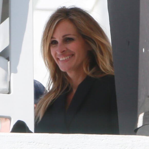 Julia Roberts lors d'une séance photo dans une maison au bord de la mer dans le quartier de Malibu à Los Angeles, Californie, Etats-Unis, le 13 juin 2017. © CPA/Bestimage