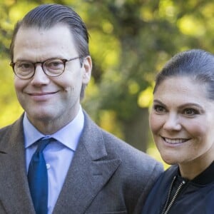 La princesse héritière Victoria de Suède, accompagnée par son mari le prince Daniel, inaugurait le 4 octobre 2017 un parcours d'obstacles dans la forêt du parc Haga à Solna à l'occasion du 125e anniversaire de l'association Friluftsframjandet, dont elle est la marraine.