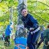 La princesse héritière Victoria de Suède, accompagnée par son mari le prince Daniel, inaugurait le 4 octobre 2017 un parcours d'obstacles dans la forêt du parc Haga à Solna à l'occasion du 125e anniversaire de l'association Friluftsframjandet, dont elle est la marraine.
