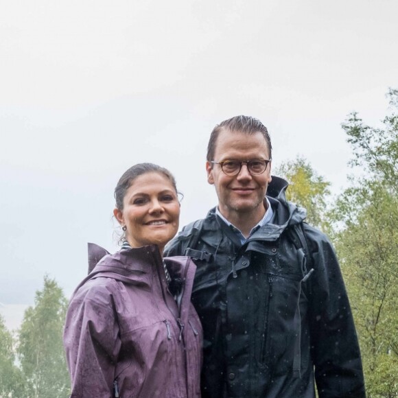 La princesse Victoria de Suède effectuait le 9 septembre 2017 avec son mari le prince Daniel une première promenade pour la promotion des régions et des richesses naturelles de la Suède, en l'occurrence dans le Västergötland.