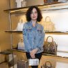 Amelle Chahbi - Tod's dévoile sa nouvelle collection de sacs à main Pop Up "Sella" dans sa boutique rue du Faubourg-Saint-Honoré à Paris, France, le 2 octobre 2017. © Pierre Perusseau/Bestimage
