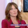 Carna Bruni sur le plateau de "C à vous" sur France 5, le 6 octobre 2017. Elle y fait une belle déclaration d'amour à Nicolas Sarkozy.