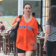 Exclusif - Rose McGowan se promène dans les rues de New York. Le 28 juillet 2017.
