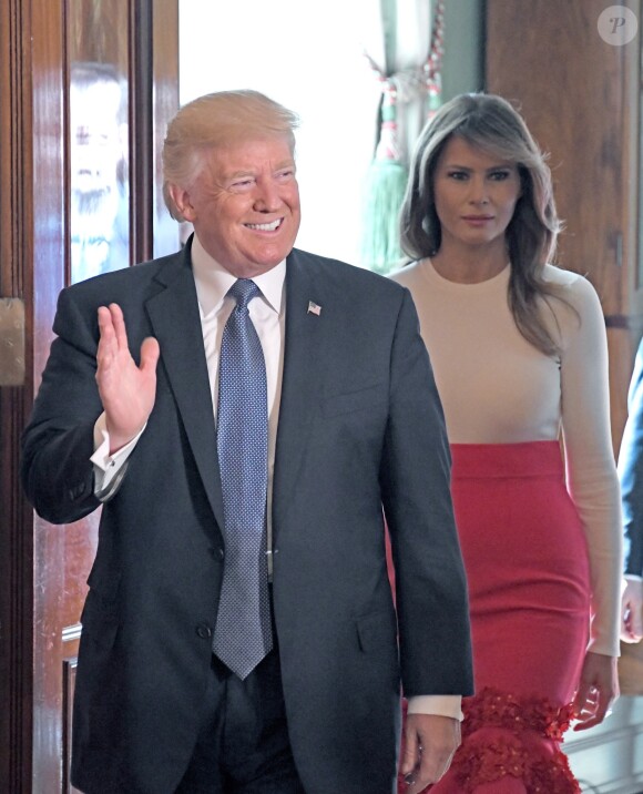 Donald Trump, accompagné de sa femme Mélania, prononce un discours lors d'une célébration pour les Hispaniques à la Maison Blanche à Washington le 6 octobre 2017.