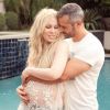 Natasha Bedingfield pose, enceinte, avec son mari. Instagram, octobre 2017