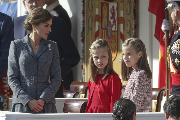 La reine Letizia, Leonor et Sofia - La famille royale espagnole assiste au défilé militaire de la fête nationale à Madrid le 12 octobre 2017.