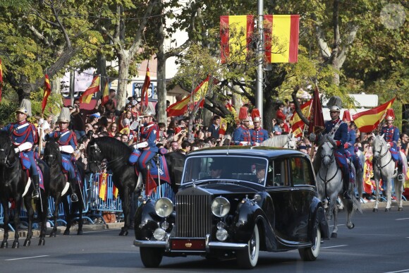 Illustration - La famille royale espagnole assiste au défilé militaire de la fête nationale à Madrid le 12 octobre 2017.