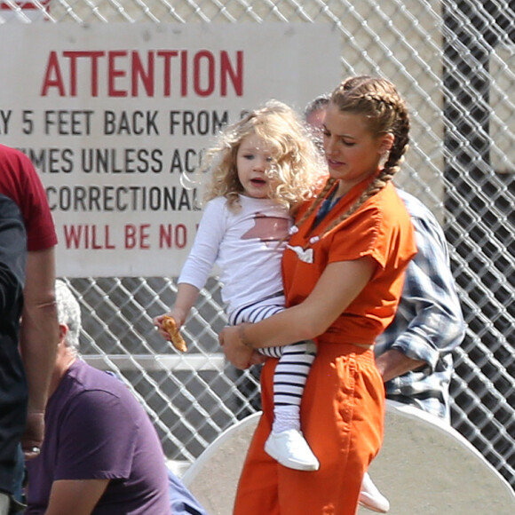 Exclusif - Blake Lively reçoit la visite de sa fille Ines Reynold sur le tournage de 'A Simple Favor' à Toronto au Canada. Le réalisateur Paul Feig s'amuse à prendre des photos de la mère et la fille ensemble! Le 8 septembre 2017
