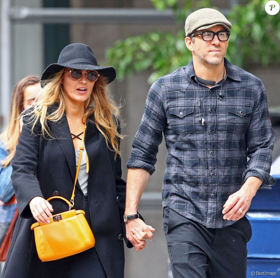 Exclusif Blake Lively Et Son Mari Ryan Reynolds Se Baladent Main Dans La Main Dans Les Rues De 