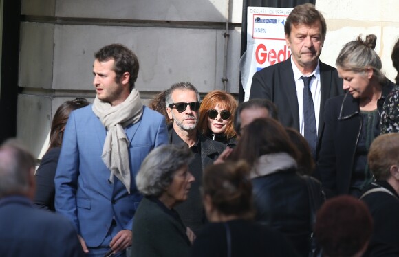 Mylène Farmer et son compagnon Benoît Di Sabatino lors des obsèques de Jean Rochefort en l'église Saint-Thomas d'Aquin à Paris, le 13 octobre 2017.