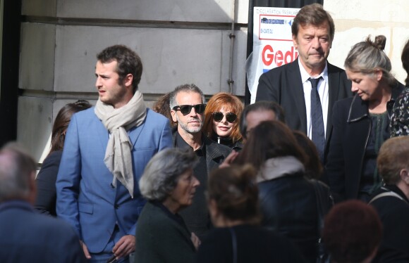 Mylène Farmer et son compagnon Benoît Di Sabatino lors des obsèques de Jean Rochefort en l'église Saint-Thomas d'Aquin à Paris, le 13 octobre 2017.