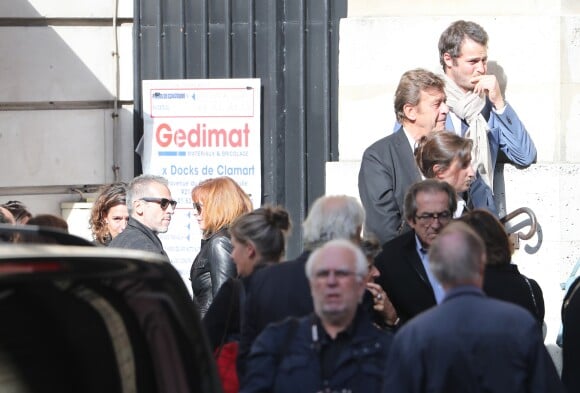 Mylène Farmer et son compagnon Benoît Di Sabatino lors des obsèques de Jean Rochefort en l'église Saint-Thomas d'Aquin à Paris, le 13 octobre 2017.