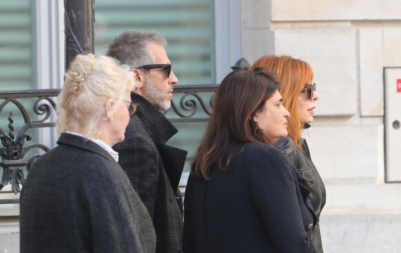Mylène Farmer et son compagnon Benoît Di Sabatino lors des obsèques de Jean Rochefort en l'église Saint-Thomas d'Aquin à Paris, le 13 octobre 2017.