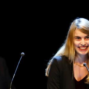 Blandine Rinkel, lauréate de la Bourse de la Découverte pour son premier roman L'Abandon des prétentions, sous le regard de la princesse Caroline de Hanovre lors de la cérémonie de remise des prix littéraires de la Fondation prince Pierre de Monaco à l'Opéra Garnier à Monaco le 5 octobre 2017. © Olivier Huitel / Pool Monaco / Bestimage