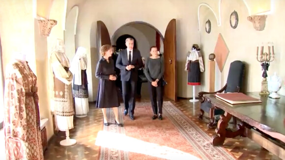 La princesse Stéphanie de Monaco était en visite à Bucarest en Roumanie les 4 et 5 octobre 2017 à l'occasion du dévoilement d'une statue en hommage au prince Rainier III. Avant de repartir, elle a eu l'occasion de rencontre la princesse héritière Margareta et le prince Radu au palais Elisabeta. © Reportage Monaco Channel