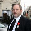 Harvey Weinstein avec sa Légion d'Honneur à Paris le 7 mars 2012.
